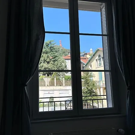 Avec Terrasse Au Puy