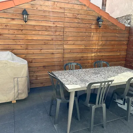 Avec Terrasse Au Puy アパート *